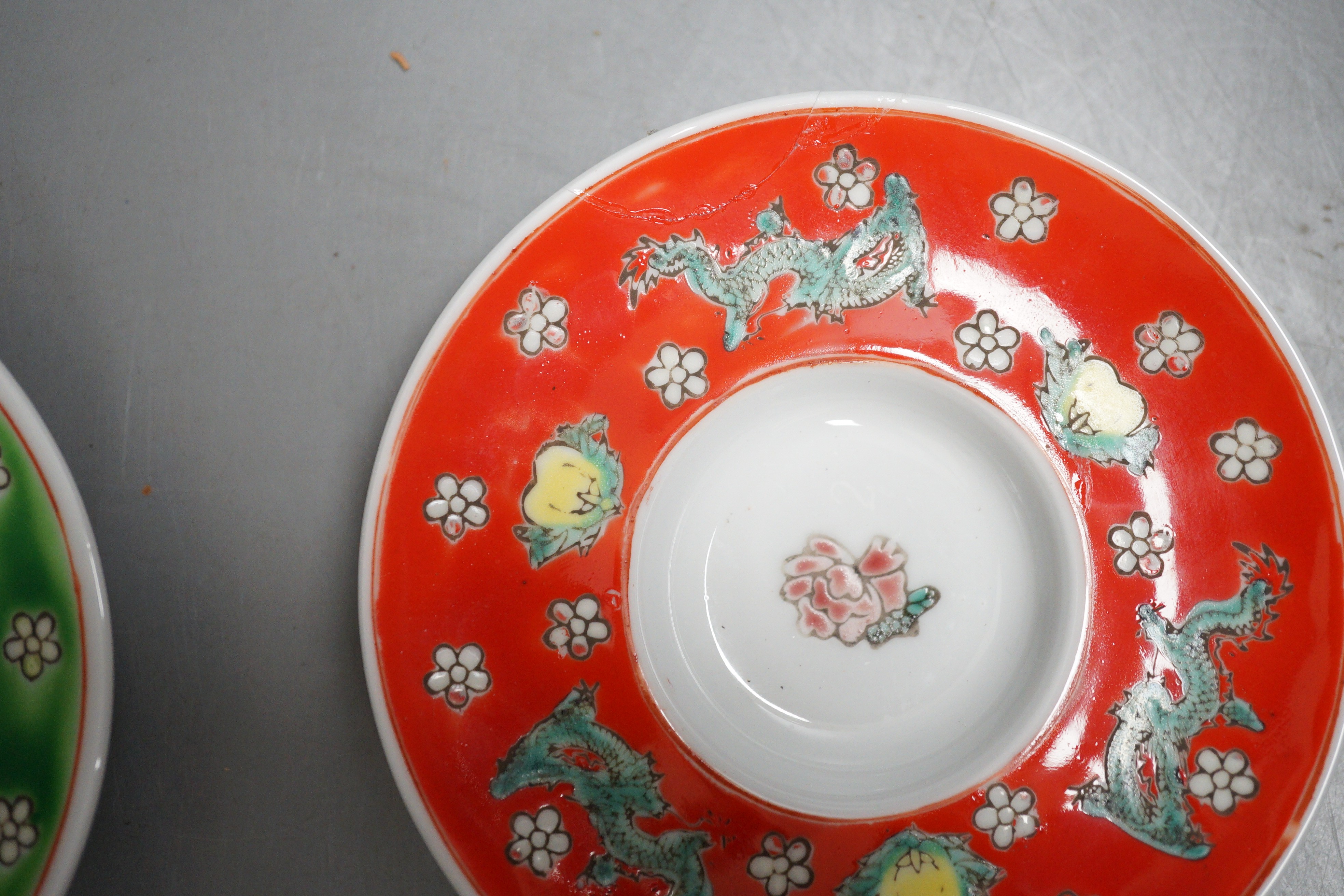 Two Chinese enamelled porcelain bowls, cover and stands and one plate, 19th/20th century, 20.5cm diameter